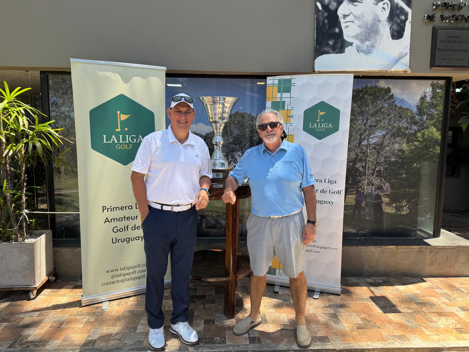 Gabriel nuestro organizador - Presentando el Trofeo
